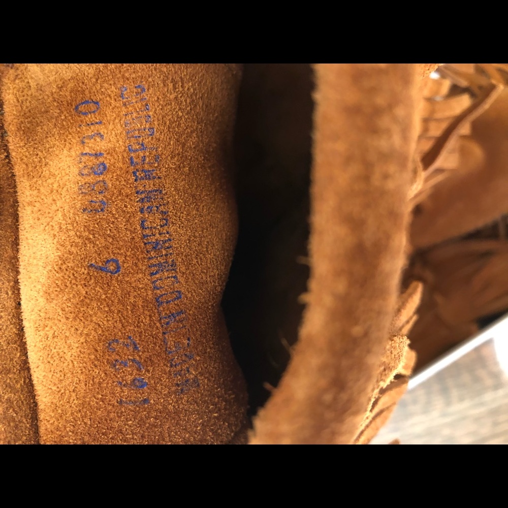 MINNETONKA: BOOTS - Picture 5 of 6